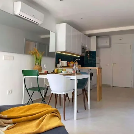 Stylish Modern Unbeatable Location *