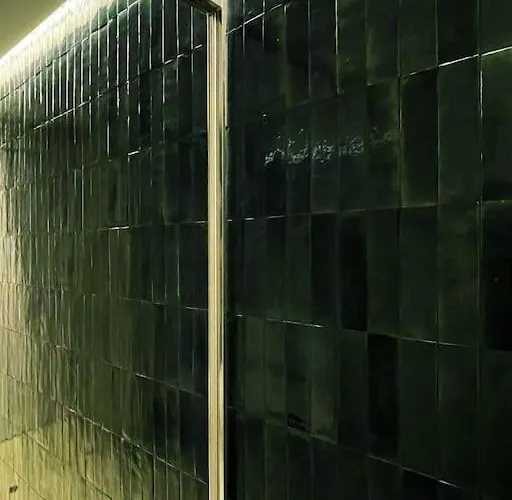 Stylish Modern Unbeatable Location *