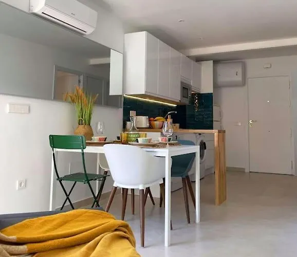 Stylish Modern Unbeatable Location *